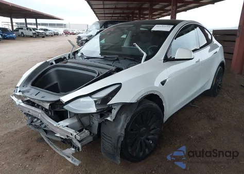 2024 Tesla Model Y Long Range Dual Motor All-Wheel Drive from USA, damaged, VIN 7SAYGDEE0RA252792